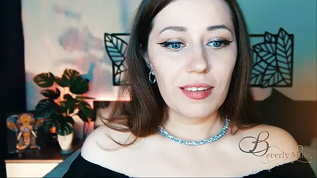 Snapshot of MissBeverlyMills chatting on February 2025 12:11:01 PM MissBeverlyMills online show from February 2025 12:11:01 PM