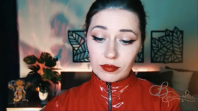 Snapshot of MissBeverlyMills chatting on February 2025 07:28:02 PM MissBeverlyMills online show from February 2025 07:28:02 PM