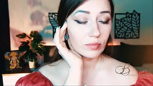 Snapshot of MissBeverlyMills chatting on February 2025 09:17:02 AM MissBeverlyMills online show from February 2025 09:17:02 AM