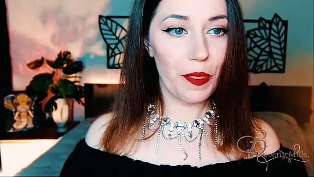 Snapshot of MissBeverlyMills chatting on March 2025 10:55:02 AM MissBeverlyMills online show from March 2025 10:55:02 AM