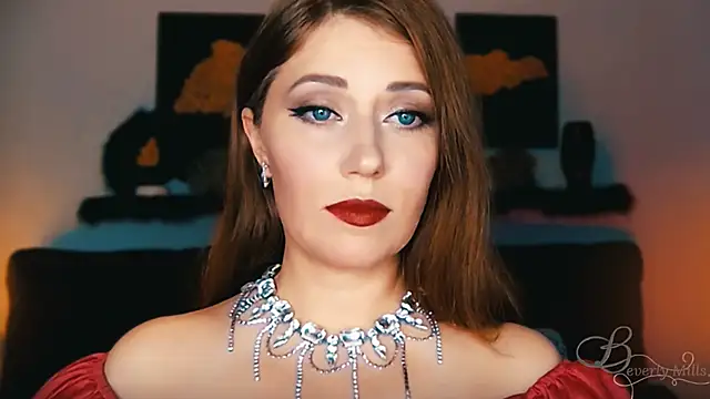 Snapshot of MissBeverlyMills chatting on September 2025 06:19:02 PM MissBeverlyMills online show from September 2025 06:19:02 PM