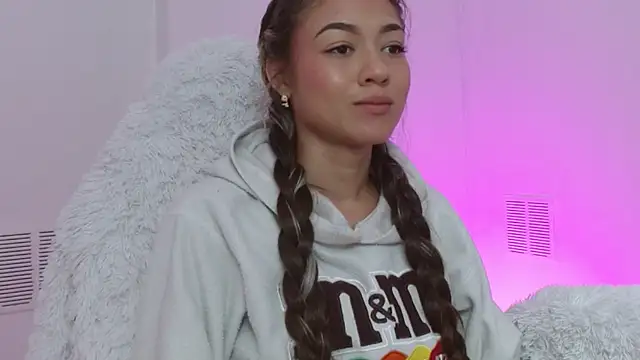 Snapshot of hantonella_ chatting on November 2025 01:23:02 PM hantonella online show from November 2025 01:23:02 PM