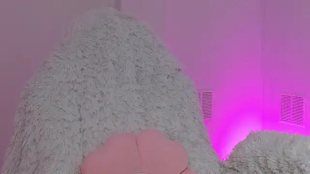 Snapshot of hantonella_ chatting on November 2025 12:05:01 PM hantonella online show from November 2025 12:05:01 PM