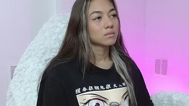 Snapshot of hantonella_ chatting on December 2025 03:20:01 PM hantonella online show from December 2025 03:20:01 PM