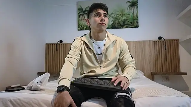 andrew rose  online show from October 2025 11:23:01 PM