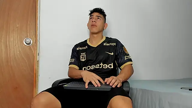 andrew rose  online show from November 2025 04:18:02 PM