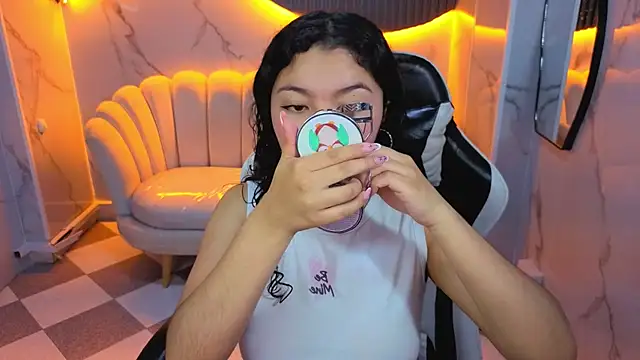 victoria castillo b online show from February 2026 07:52:02 PM