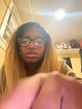 Snapshot of xDestineeXX chatting on November 2025 09:31:01 AM xDestineeXX online show from November 2025 09:31:01 AM