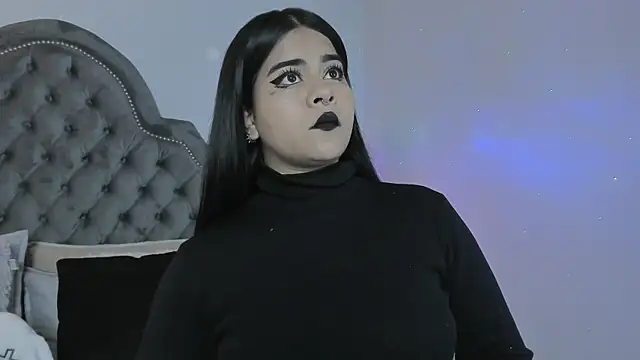 Snapshot of atena_hill chatting on January 2026 07:17:02 PM atena hill online show from January 2026 07:17:02 PM