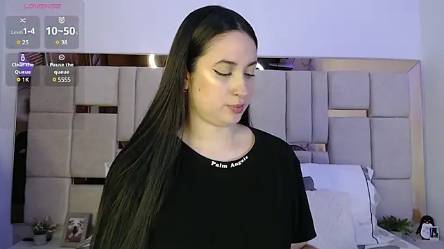 Snapshot of sofiaduque_26 chatting on January 2025 08:43:01 PM sofiaduque 26 online show from January 2025 08:43:01 PM