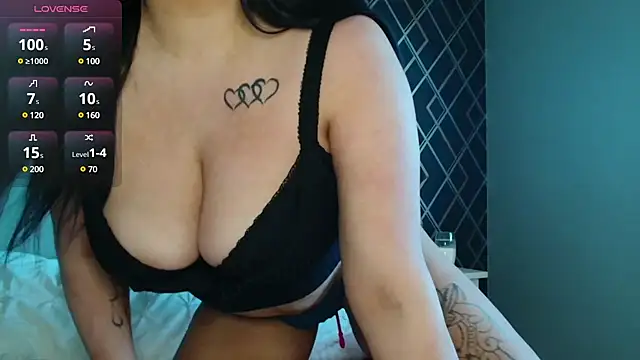 Snapshot of Layla_UK chatting on March 2025 10:46:02 AM Layla UK online show from March 2025 10:46:02 AM