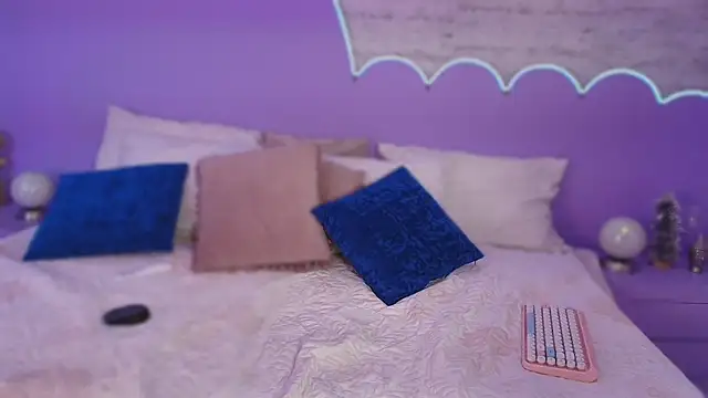 Giaa Ross online show from February 2026 07:42:02 PM