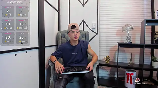 Snapshot of JuniorMorris_ chatting on October 2025 09:42:02 PM JuniorMorris online show from October 2025 09:42:02 PM