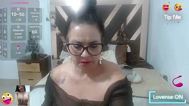 Snapshot of lindaesmeralda chatting on November 2025 12:20:02 AM lindaesmeralda online show from November 2025 12:20:02 AM