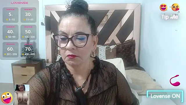 Snapshot of lindaesmeralda chatting on November 2025 12:05:02 PM lindaesmeralda online show from November 2025 12:05:02 PM