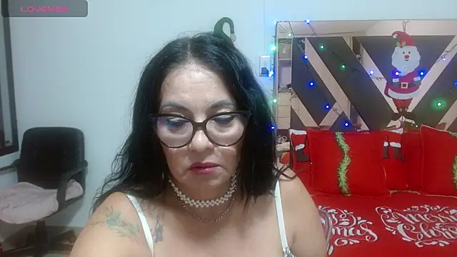 Snapshot of lindaesmeralda chatting on December 2025 11:25:02 AM lindaesmeralda online show from December 2025 11:25:02 AM