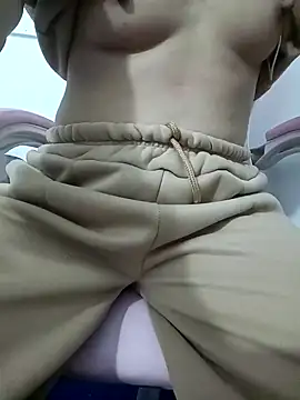 Snapshot of SweetGirl2k2 chatting on December 2024 02:17:01 AM SweetGirl2k2 online show from December 2024 02:17:01 AM