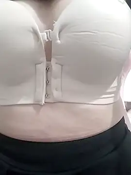 Snapshot of SweetGirl2k2 chatting on March 2025 02:38:02 AM SweetGirl2k2 online show from March 2025 02:38:02 AM