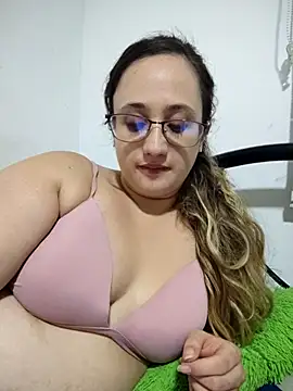 Snapshot of Karol_and_David_hotcouple chatting on January 2025 01:00:02 AM Karol and David hotcouple online show from January 2025 01:00:02 AM