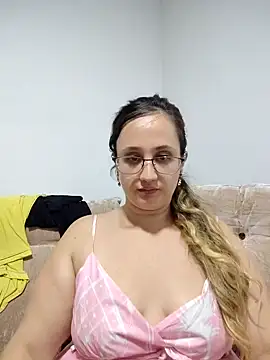 Snapshot of Karol_and_David_hotcouple chatting on March 2025 03:56:01 AM Karol and David hotcouple online show from March 2025 03:56:01 AM