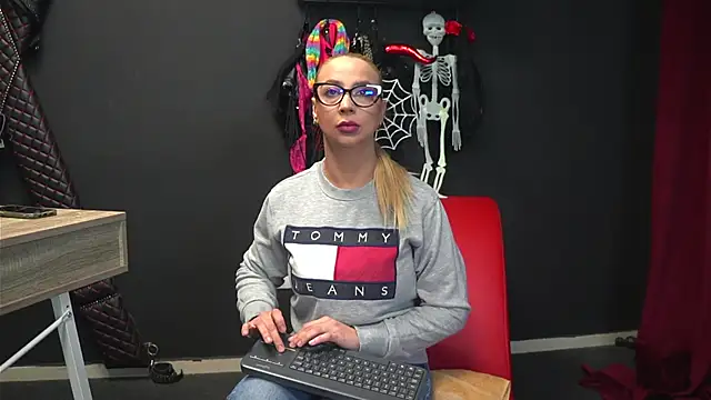 CelineConner online show from October 2025 05:11:02 AM