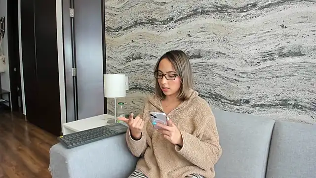 Sophi  a online show from March 2025 08:10:02 PM