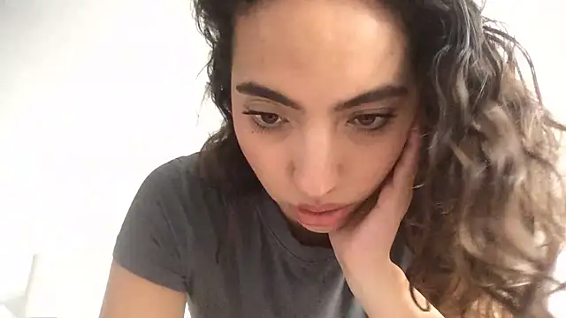 Snapshot of Sophi__a chatting on May 2026 09:01:01 PM Sophi a online show from May 2026 09:01:01 PM