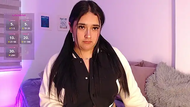 Snapshot of Megan_FE chatting on October 2025 01:00:01 PM Megan FE online show from October 2025 01:00:01 PM