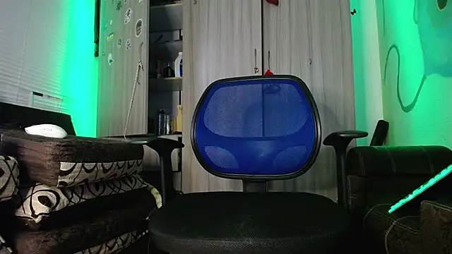 zacwatson  online show from January 2025 05:45:02 AM