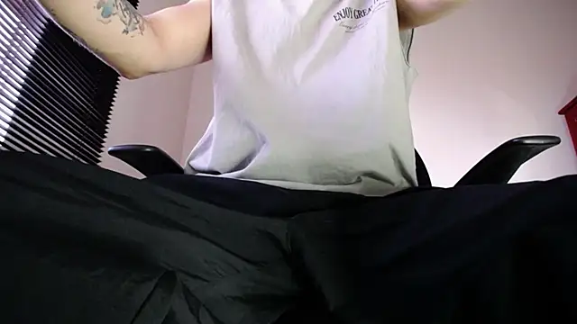 zacwatson  online show from April 2026 10:32:02 PM