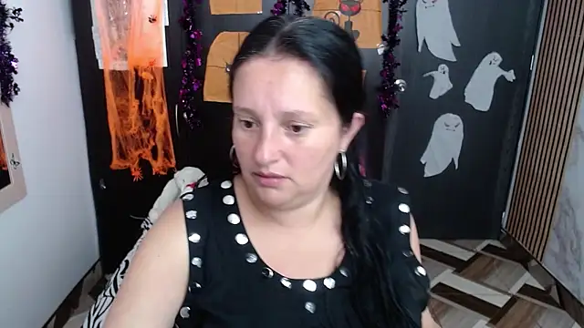 CristialJones  online show from October 2025 02:18:01 PM