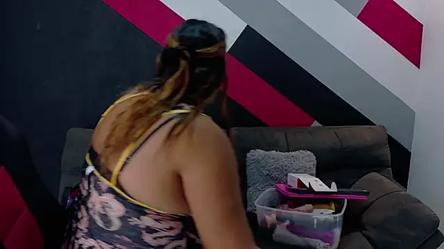 Snapshot of I_am_yours- chatting on November 2025 11:45:01 AM I am yours- online show from November 2025 11:45:01 AM