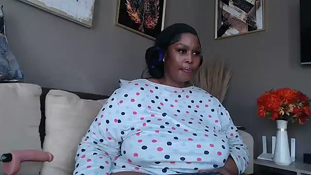 Snapshot of ThickyMinajxx chatting on November 2025 12:48:02 PM ThickyMinajxx online show from November 2025 12:48:02 PM