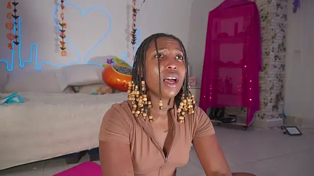 Snapshot of EmmaSanzz_ chatting on October 2025 11:47:02 AM EmmaSanzz online show from October 2025 11:47:02 AM