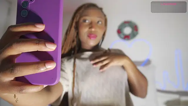 Snapshot of EmmaSanzz_ chatting on December 2025 12:10:01 PM EmmaSanzz online show from December 2025 12:10:01 PM