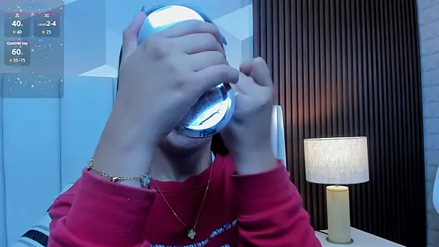 Julietasantos   online show from April 2026 06:33:02 PM