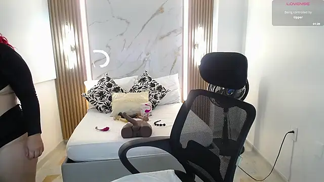 Mariana Rojas online show from February 2026 05:04:01 AM