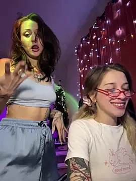 Snapshot of Dooubletroublee chatting on January 2025 01:32:01 AM Dooubletroublee online show from January 2025 01:32:01 AM