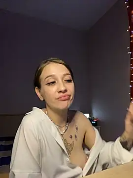 Snapshot of Dooubletroublee chatting on February 2025 09:37:02 PM Dooubletroublee online show from February 2025 09:37:02 PM