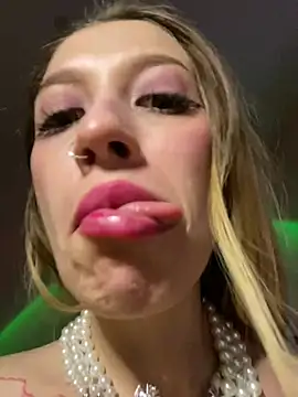 Snapshot of Dooubletroublee chatting on March 2025 11:56:01 PM Dooubletroublee online show from March 2025 11:56:01 PM