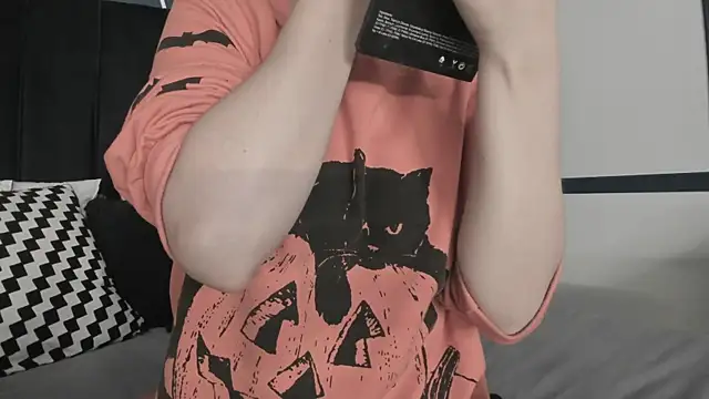 Adeelinee online show from January 2025 07:49:01 PM