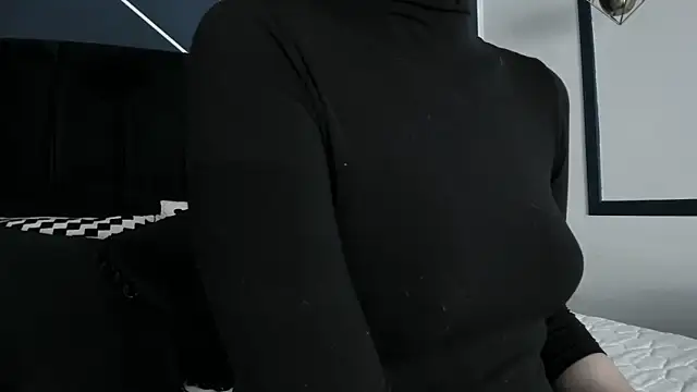 Adeelinee online show from February 2025 07:44:01 PM