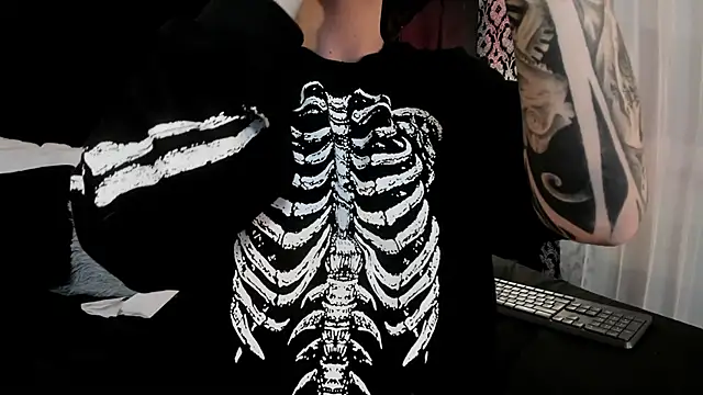 Adeelinee online show from September 2025 08:09:02 PM