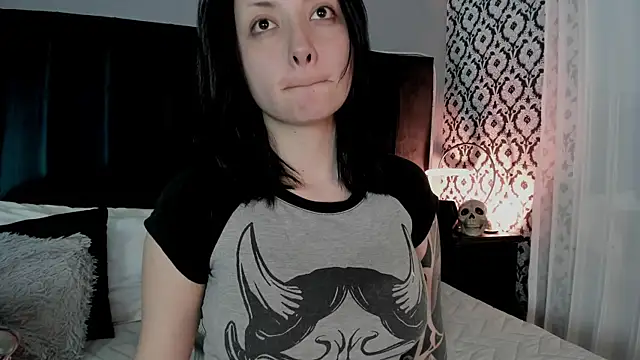 Adeelinee online show from May 2026 07:53:02 PM
