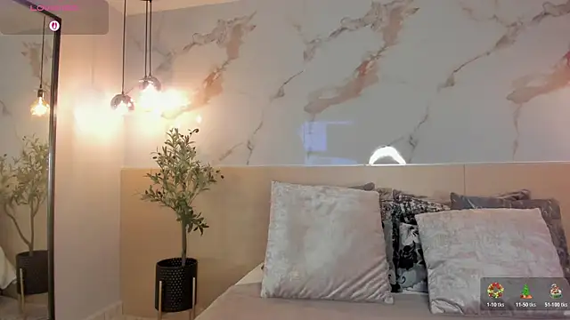 Snapshot of LeaThompson chatting on December 2025 10:19:01 PM LeaThompson online show from December 2025 10:19:01 PM