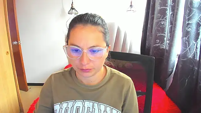 samantha  wilson online show from October 2025 02:43:02 PM