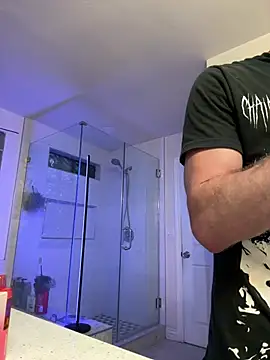 El Gizmo online show from April 2026 02:37:02 AM