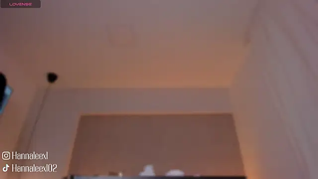 hanna lee02 online show from April 2026 12:28:01 PM