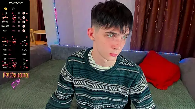 Snapshot of Aaron_Boom chatting on October 2025 12:26:01 AM Aaron Boom online show from October 2025 12:26:01 AM