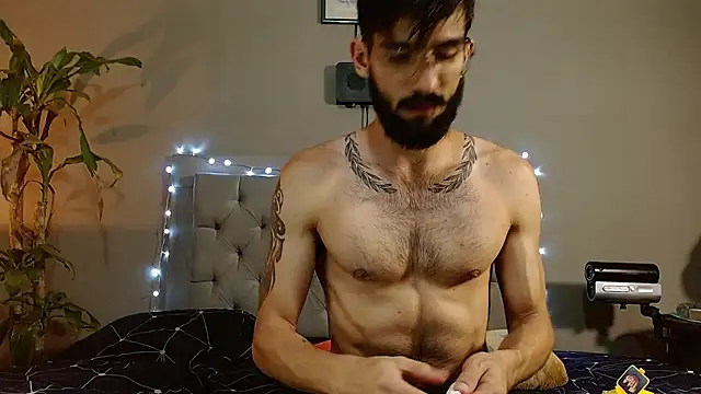 Snapshot of Mr_WhiteCock chatting on January 2025 11:37:02 PM Mr WhiteCock online show from January 2025 11:37:02 PM